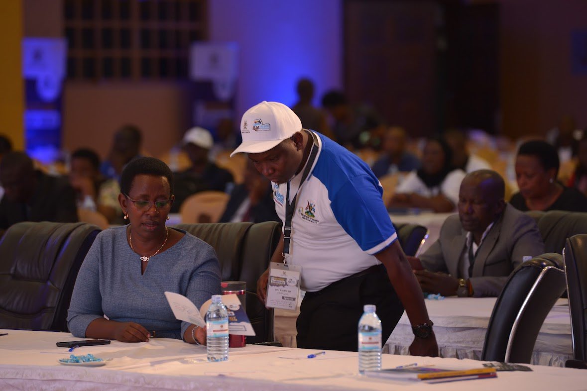 MinofHealthUG's tweet photo. DAY2️⃣: National Health Promotion and Disease Conference!
“Avoid/ Minimize alcohol consumption. If you must consume alcohol, the recommendation is: 1 bottle of beer (330ml) for women per day and 2 bottles of beer per day for men” - Dr. Gerald Mutungi #HPConfUG https://t.co/7Rx4H1tbtF