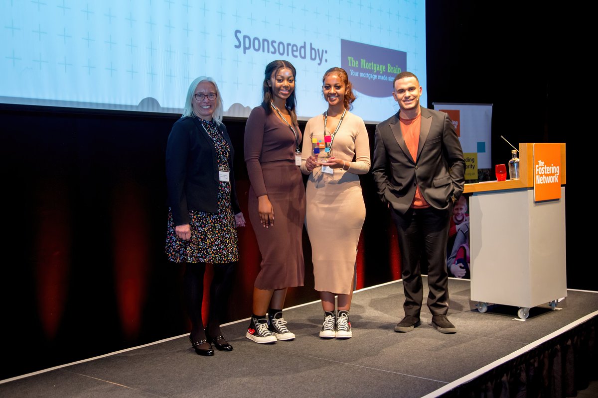 fosteringnet's tweet photo. Chloe and Hannah have built a wonderful relationship with their foster siblings, which is testament to their dedication✨ They helped with home schooling during lockdown and are proud of their foster siblings' achievements. Thank you for all you do 🧡

#TFNawards https://t.co/ltMvE2s84S