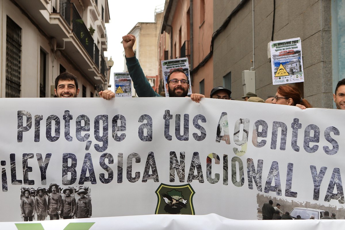 CsExtremadura's tweet photo. 📢Una vez más nos unimos a la manifestación de los Agentes del Medio Natural.

🍊Desde #CsExtremadura , nos comprometemos a seguir apoyando sus reivindicaciones para que reciban soluciones inmediatas.

#MedioNatural #ActualidadCs 
@Apamnex1 @SindicatoSGTEX @BaselgaFernando https://t.co/GcqXTLgHIz