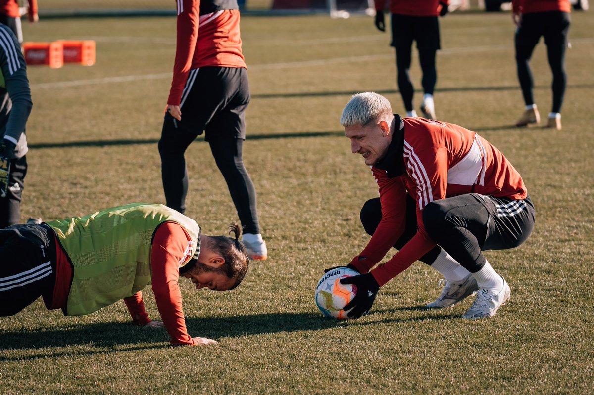 Wer solche Freunde hat…<a href="/Jordydewijs4/">Jordy de Wijs</a> 😜

#f95 | 🔴⚪️