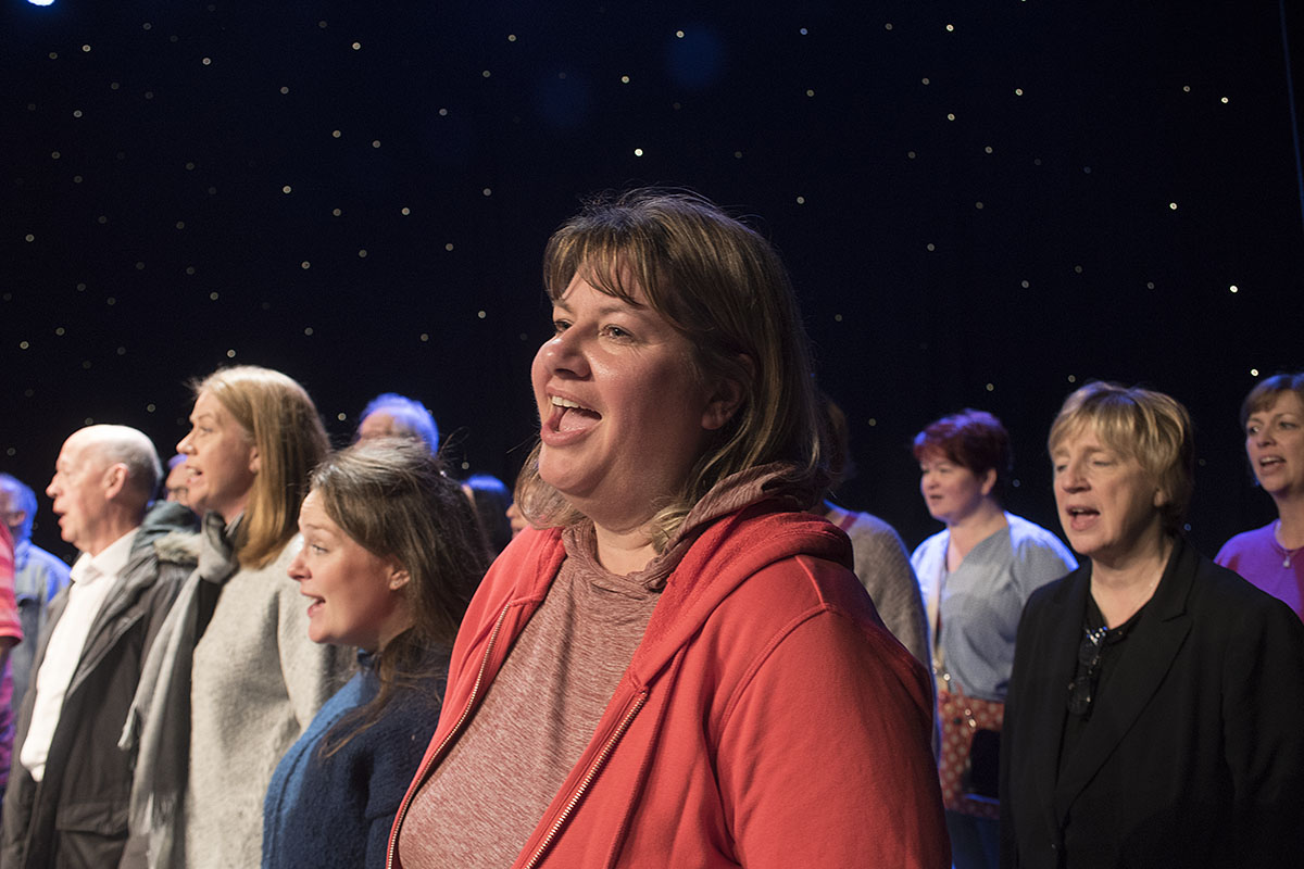 LancashireCC's tweet image. 🎶 Our final choir to rehearse for the #LancsChoirOfTheYear celebration concert are the  (@ClitheroeAm) – show choir.

They have a passion for singing and want to make audiences smile! 🙂 

Learn more about them at: lancashire.gov.uk/choir-of-the-y….