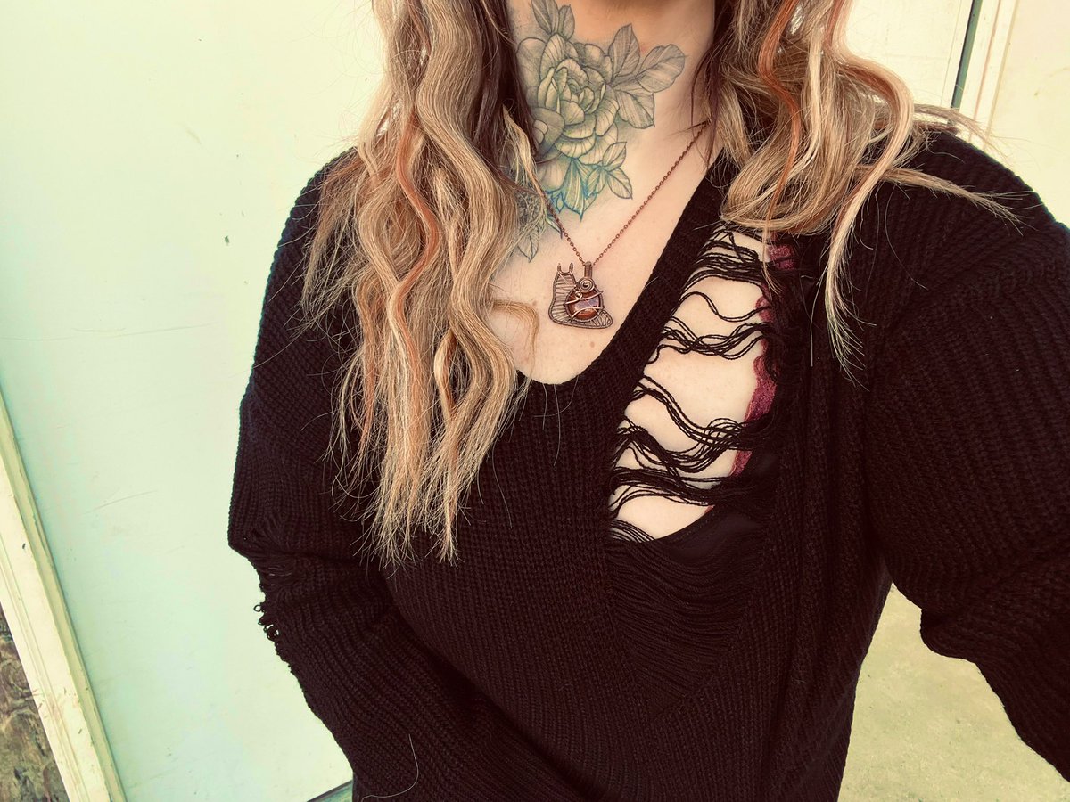 kkaaiiccii's tweet photo. my @mildhippie snail pendant is the real star of my thanksgiving fit https://t.co/kS0nVmqNrs