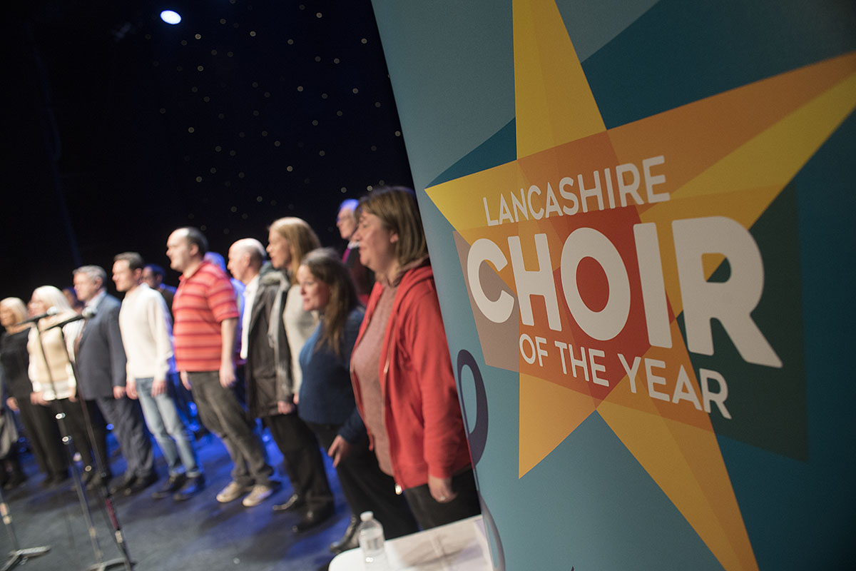 LancashireCC's tweet image. 🎶 Our final choir to rehearse for the #LancsChoirOfTheYear celebration concert are the  (@ClitheroeAm) – show choir.

They have a passion for singing and want to make audiences smile! 🙂 

Learn more about them at: lancashire.gov.uk/choir-of-the-y….