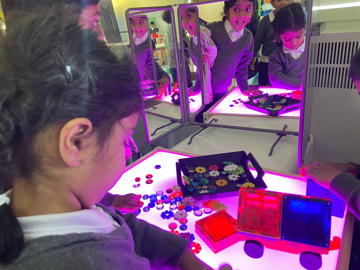 BogaertsSchool's tweet photo. Early Years learners discover the magic of lights, colors, reflection, shapes and patterns... The way young learners engage with provocations is priceless. #BISNorthCampus #BISNorthValues #Inquiry #Discovery https://t.co/KXYndjfjQ1