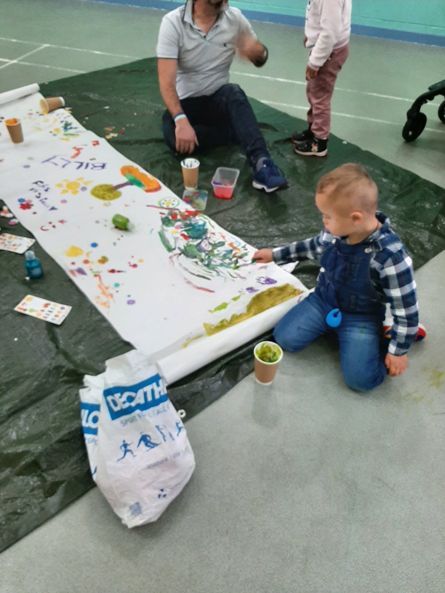FifisVision's tweet photo. Fabulous morning art therapy, Happiness Painting!
#SEND #communitygroup #arttherapy #learningthroughplay #mentalhealth #positiveimpact #goodselfesteem #family #fun #creative #messy #opportunities #inclusion #collaborate #happiness https://t.co/51lfWQFflv