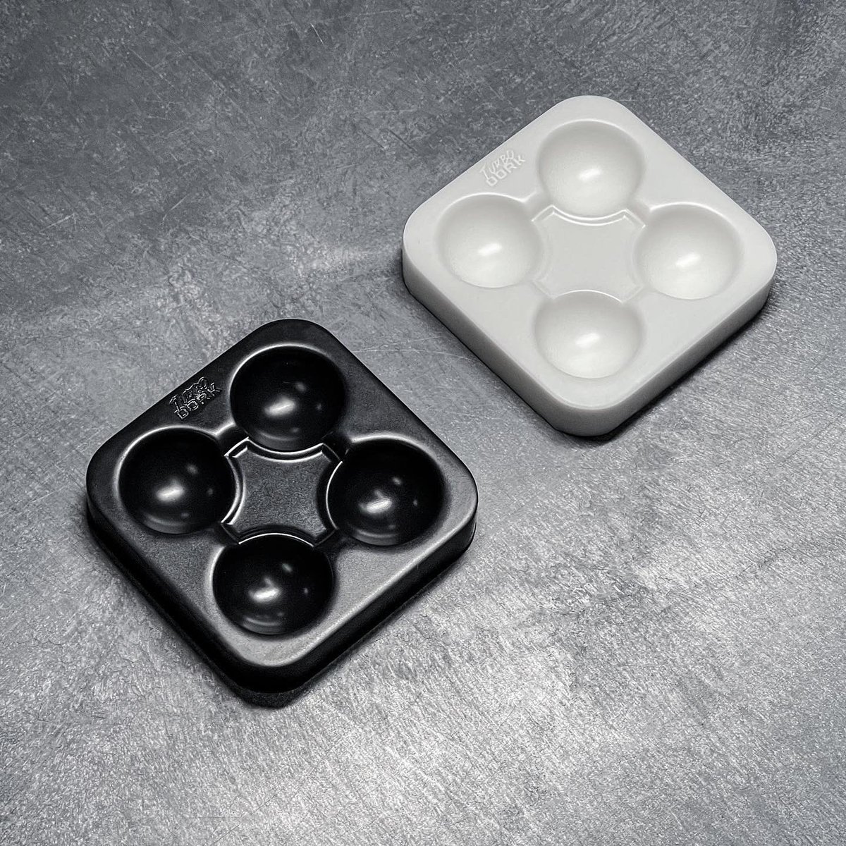 Our revolutionary all-new, all-silicone paint palette is live! Made of flexible non-stick silicone, your dried paint will peel right off! Available in large and small, as well as black and white colors.

#turbodork #turboshift #siliconepaintpalette #nonstick #silicone