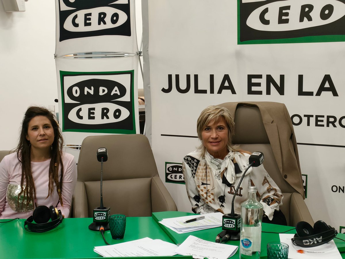 Juliaenlaonda's tweet photo. Con Syra Senra, alcaldesa de Valverde del Camino, y María Pérez, formadora en talleres de igualdad, perforista interior de mina y artillera https://t.co/ycLxBQEsoh