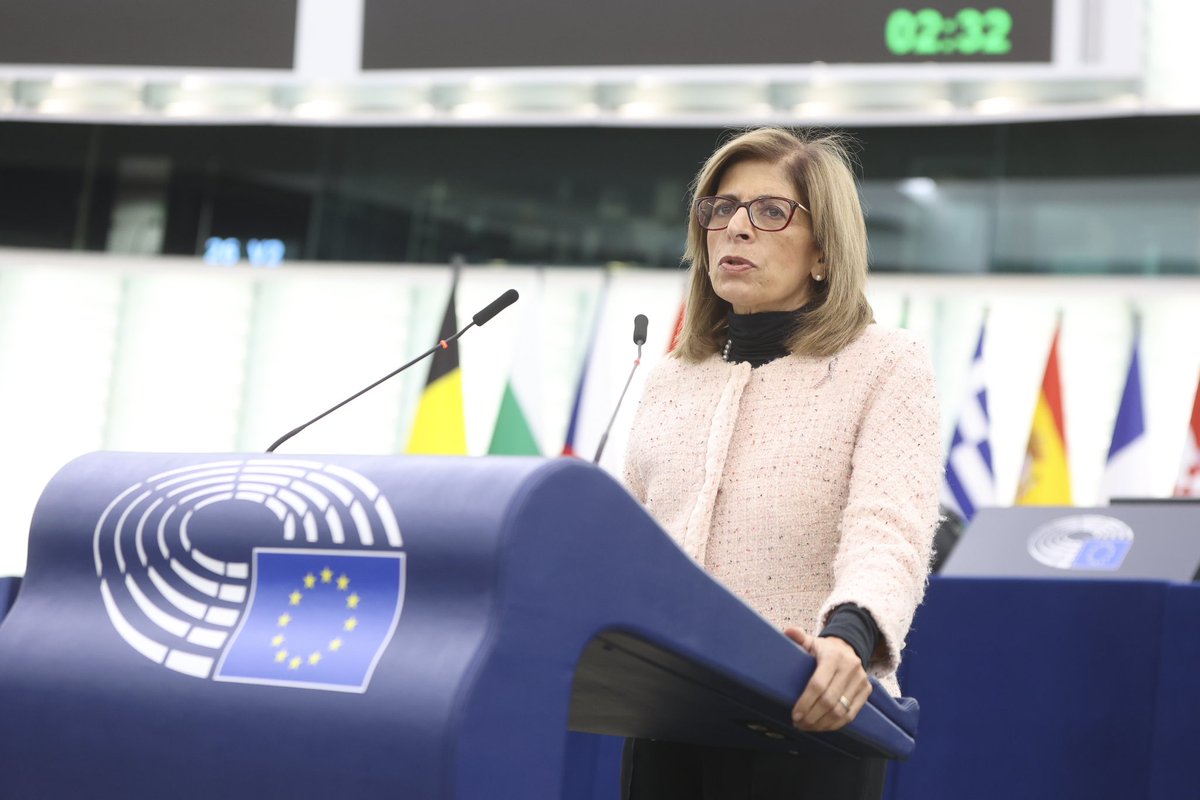 SKyriakidesEU's tweet photo. Patient access to safe and essential medical devices across 🇪🇺 is key to anything we do in this area.

Working with @Europarl_EN, we must fully deliver on the Medical Devices Regulation, and develop innovative devices that will benefit patients and healthcare systems.

#EPlenary https://t.co/0nMdp8AIQg