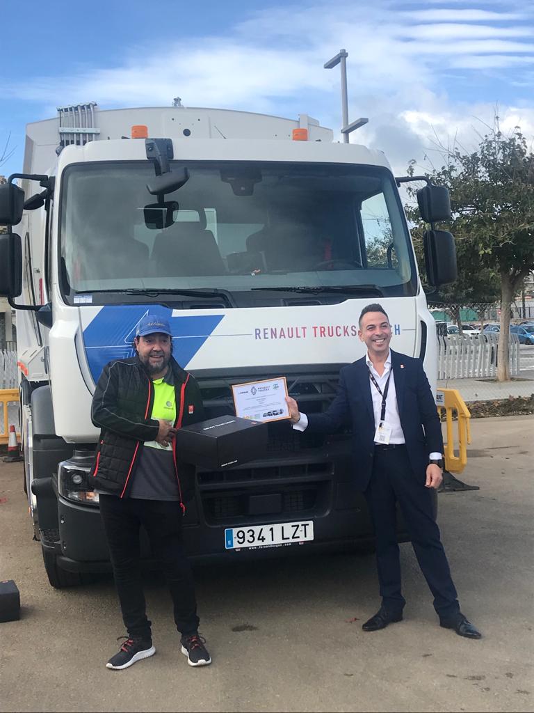 RenaultTrucksEs's tweet photo. V edición de la competición #Optiwaste #Challenge -el desafío de #conducción y #maniobrabilidad con camiones recolectores- un clásico en las Jornadas Técnicas de #Anepma.
20 participantes mostraron su habilidad al volante, en un #RenaultTrucks #ETech D Wide 💯 eléctrico. https://t.co/gFrOa4cLaV