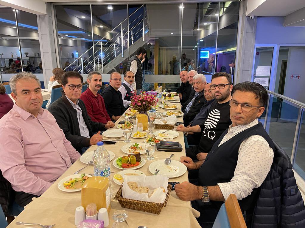mpasaoglu0761's tweet photo. Eski dosluklar unutulmaz organizasyon için Ali BOZ a ve @YUSUFMECEK e çok teşekkürler @MBerberoglu61 https://t.co/9ScAW0H7nX