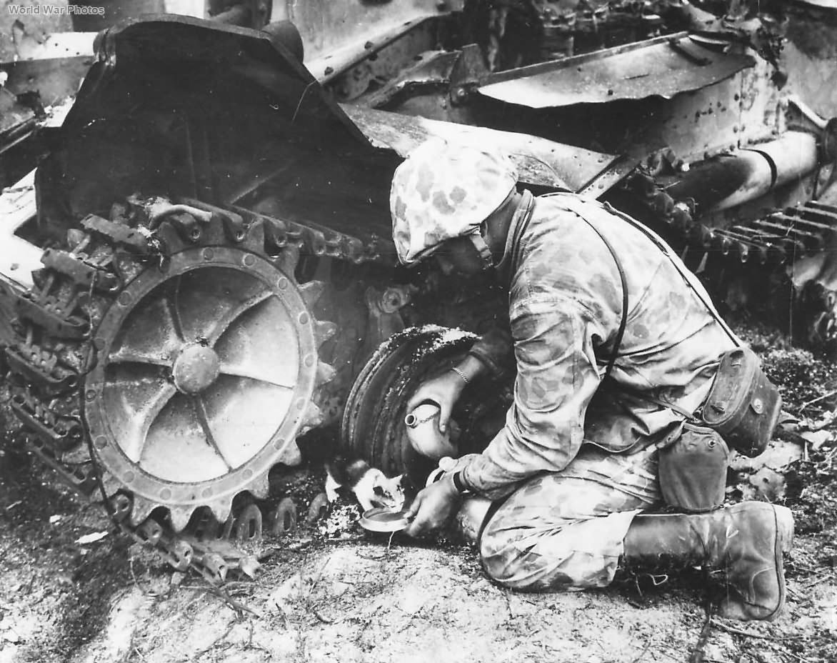 NavalInstitute's tweet photo. #OTD in 1943, SSgt Norm Hatch was photographed providing water to a kitten he found hiding under a Japanese tank. Hatch was a Marine cinematographer whose combat footage that was used in the Academy Award-winning documentary "With the Marines at Tarawa". https://t.co/x8CifQ7MP1 https://t.co/m8Qf9Z8Ziz