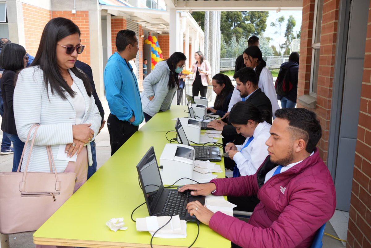 PTA_Colombia's tweet photo. ¡Estamos de celebración! 🥳 Cumplimos una década de maestros formando maestros en Colombia, acompañando las prácticas pedagógicas de nuestros pares para el mejoramiento de la calidad educativa.

Hoy, desde la Escuela Normal Superior de Ubaté damos inicio a nuestros #PTA10años. https://t.co/dNa1I4OC7L