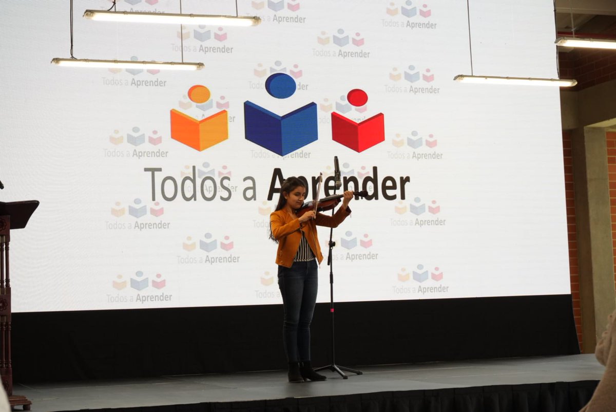 PTA_Colombia's tweet photo. ¡Estamos de celebración! 🥳 Cumplimos una década de maestros formando maestros en Colombia, acompañando las prácticas pedagógicas de nuestros pares para el mejoramiento de la calidad educativa.

Hoy, desde la Escuela Normal Superior de Ubaté damos inicio a nuestros #PTA10años. https://t.co/dNa1I4OC7L