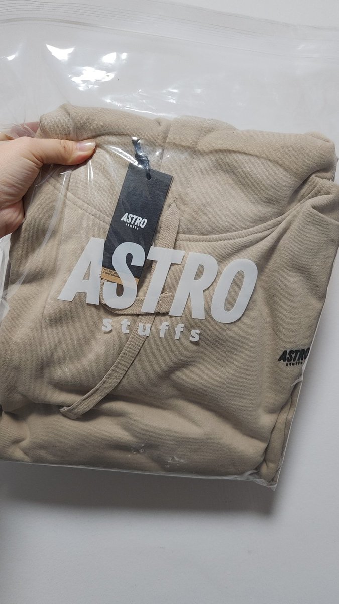 wihy_05's tweet photo. Finally got my #astrostuffs hoodie and lost & found photo set 🤍
I swear the hoodie is so comfy and pretty. Gonna bring it to Bangkok this December 🤍
#astrostuffsessentialsfall22
@Astrostuffs_TH @bbrightvc https://t.co/YAlpG5qjqW