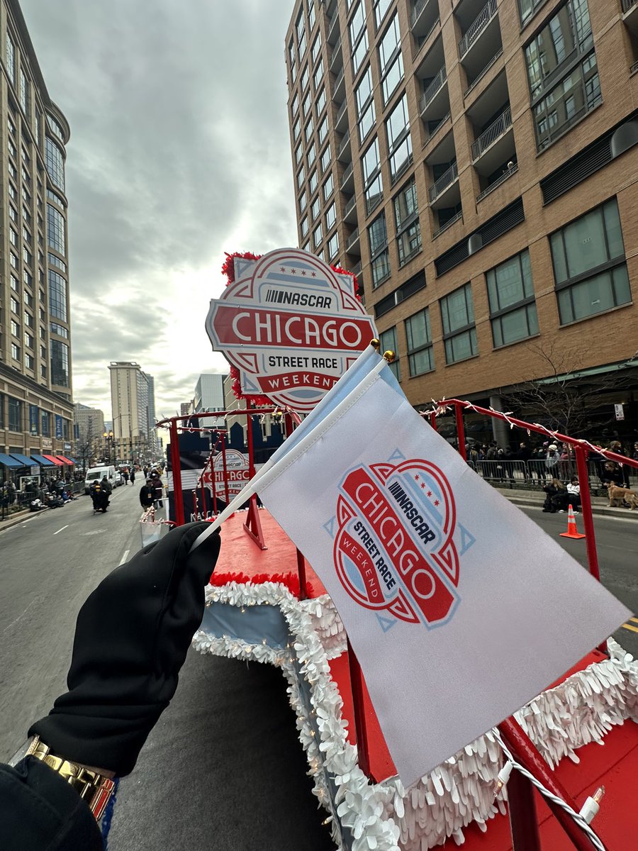 NASCARChicago's tweet photo. Happy Thanksgiving!
#ChiParade | @NASCAR https://t.co/JsGDXSqCar