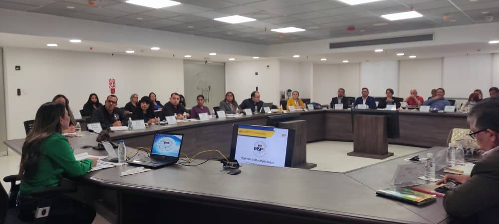 mppsp_vzla's tweet photo. #Noticia📰 Ministra Mirelys Contreras realiza Junta Ministerial para brindar balance en los avances del Sistema Integral Penitenciario

Lee más ⏩ https://t.co/5dePualkre

#ManosParaProducir https://t.co/XvF0sFF36Z
