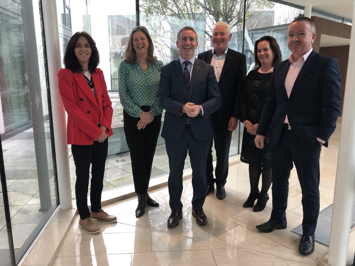 Damien English tweet media