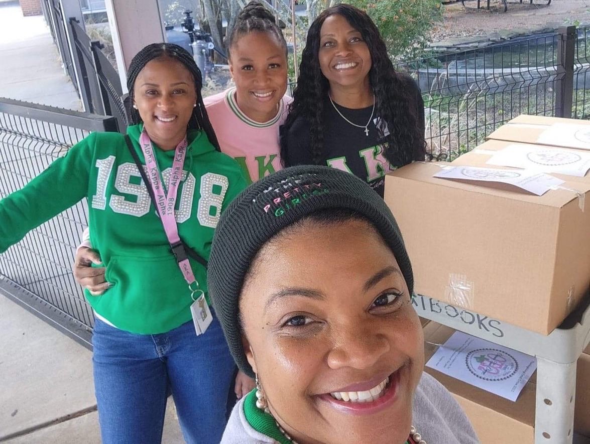MarshallES_SISD's tweet photo. Thanks to @OmicronTauOmega for adopting @MarshallES_SISD @SpringISD families for Thanksgiving!
#SpringAKAs #AKA1908 @Shuester @HilarionMartin1 https://t.co/fqZthWB5ZJ