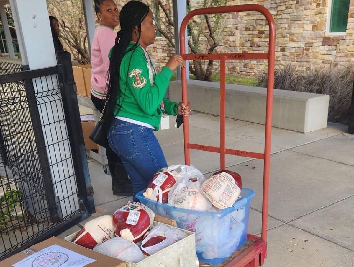MarshallES_SISD's tweet photo. Thanks to @OmicronTauOmega for adopting @MarshallES_SISD @SpringISD families for Thanksgiving!
#SpringAKAs #AKA1908 @Shuester @HilarionMartin1 https://t.co/fqZthWB5ZJ