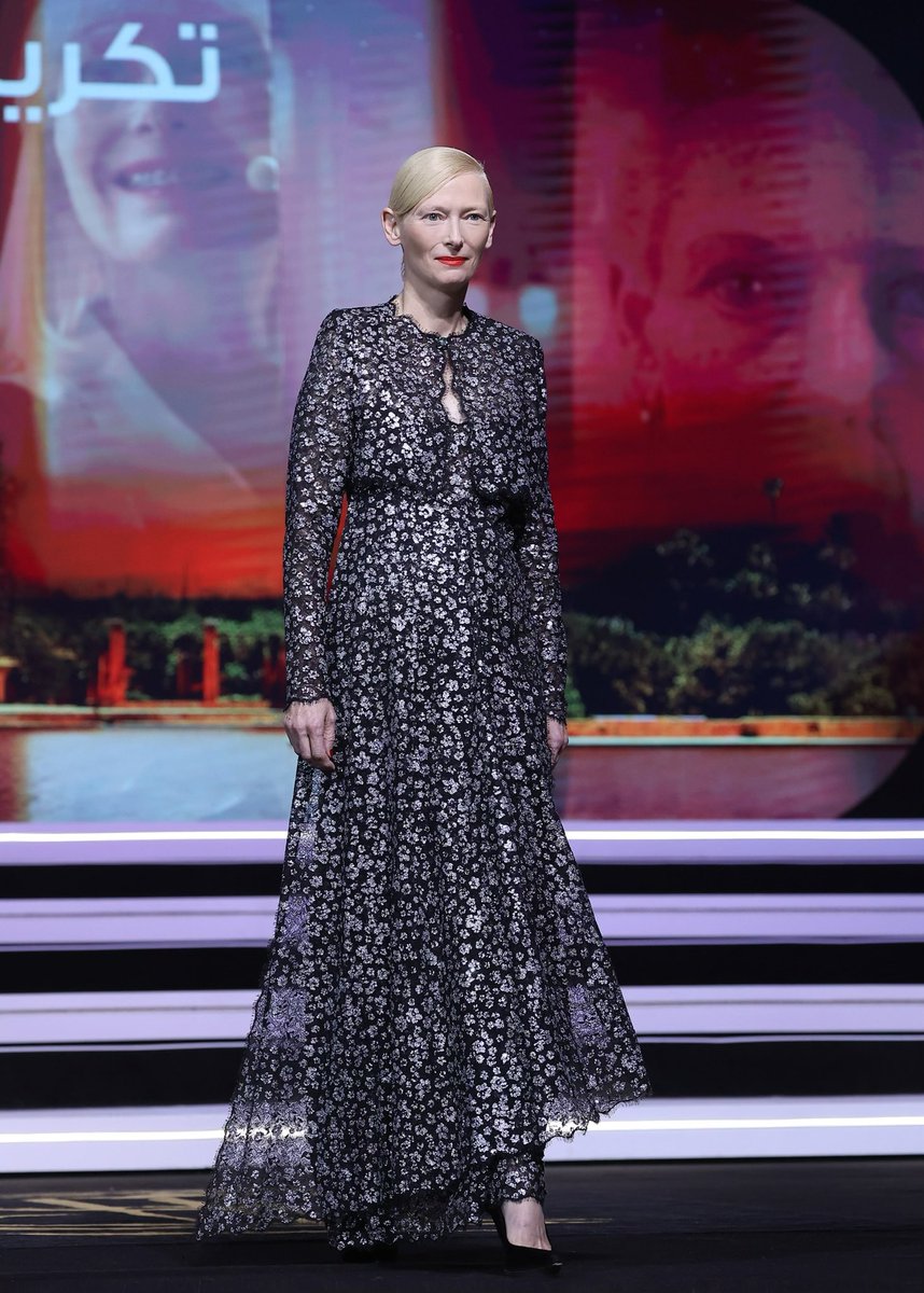 Actress and House ambassador Tilda Swinton was honoured at this year’s edition of the Marrakech International Film Festival for her significant impact on the film industry. On this occasion, she wore a look from the CHANEL Spring-Summer 2022 Haute Couture collection. #CHANEL