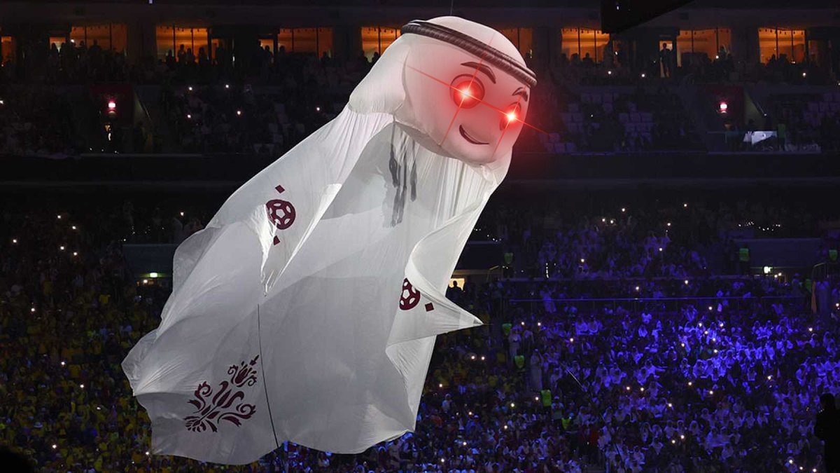 CrisGreen95's tweet photo. La mascota de Qatar buscando homosexuales entre los espectadores https://t.co/DucwuzIZYT