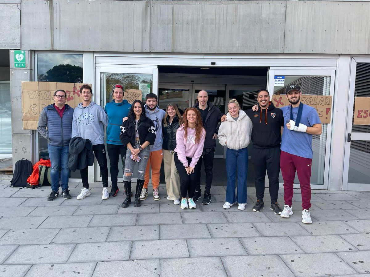 ccoocatalunya's tweet photo. 🔥Tot el nostre suport als companys i companyes d #installacionsesportives en vaga per uns salaris dignes.
Es tracta d'un sector molt precaritzat on la patronal s'ha negat a negociar, oferint pujades irrisòries #SalariOConflicte 
Aquesta tarda s'han manifestat a Plaça Sant Jaume https://t.co/xIASQgeydQ