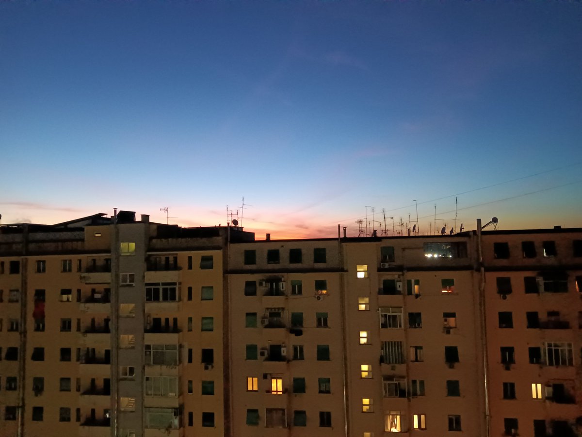 claudio07516301's tweet photo. Tetti di Roma con tramonto. https://t.co/ju4yhbpfr5