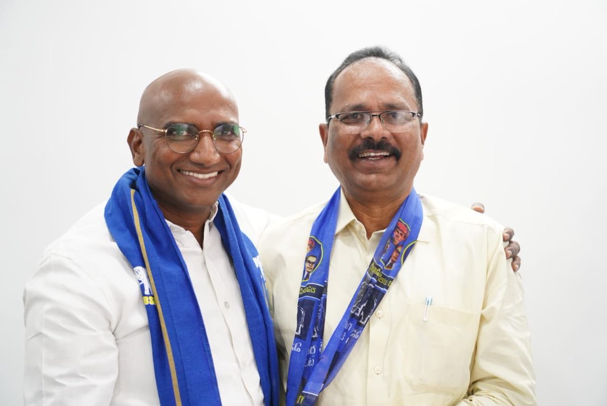 RSPraveenSwaero's tweet photo. ప్రమాదంలో ఉన్న రాజ్యాంగాన్ని రక్షించడానికి, తెలంగాణలో బహుజనరాజ్య స్థాపనకై ఈ రోజు BSPలో చేరిన పులిబిడ్డ, Retired SP, John Wesley గారికి అభినందనలు. देश में सामविधान को बचाने के लिए आज बसपा में शामिल हुआसो retired SP, जॉन वेस्ली जी को हार्दिक शुभकामनाएँ।#BSP4Equality https://t.co/A9bhDvTgfy