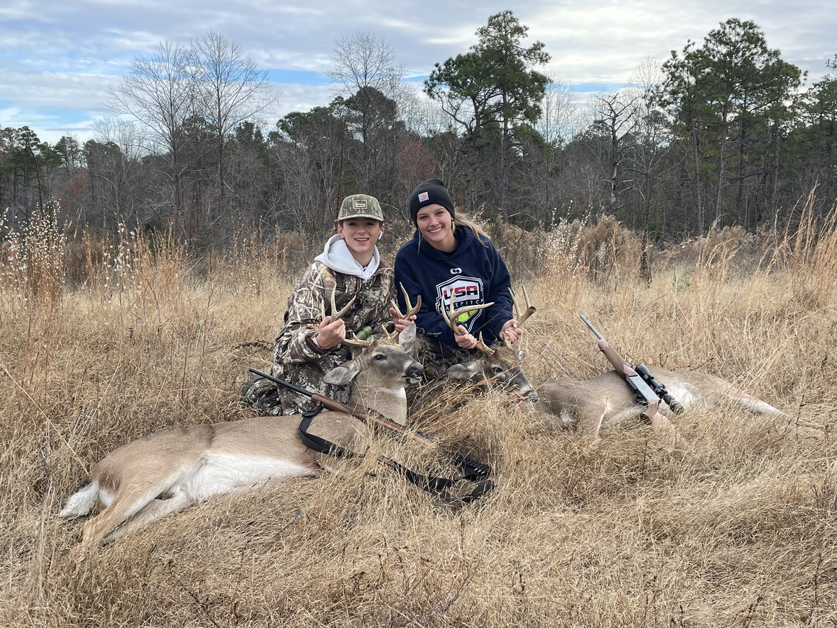 99Mdixon's tweet photo. Happy Turkey Day 🦃 Thanksgiving hunting tradition with my little brother went something like this early this morning #myfirst🦌#doubleddown https://t.co/Ej6BnT5WW2