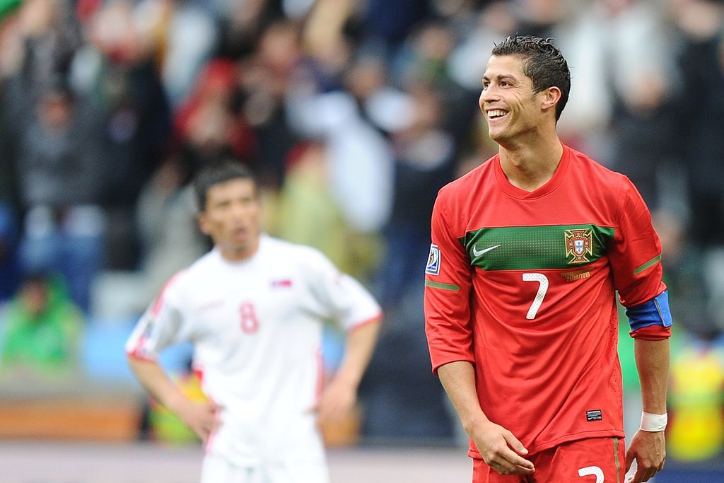 WhoScored's tweet photo. ✅ 2022
✅ 2018
✅ 2014
✅ 2010
✅ 2006

🇵🇹 Cristiano Ronaldo becomes the first player to score at 𝗙𝗜𝗩𝗘 different #FIFAWorldCup tournaments https://t.co/4M9ZAEMy5F