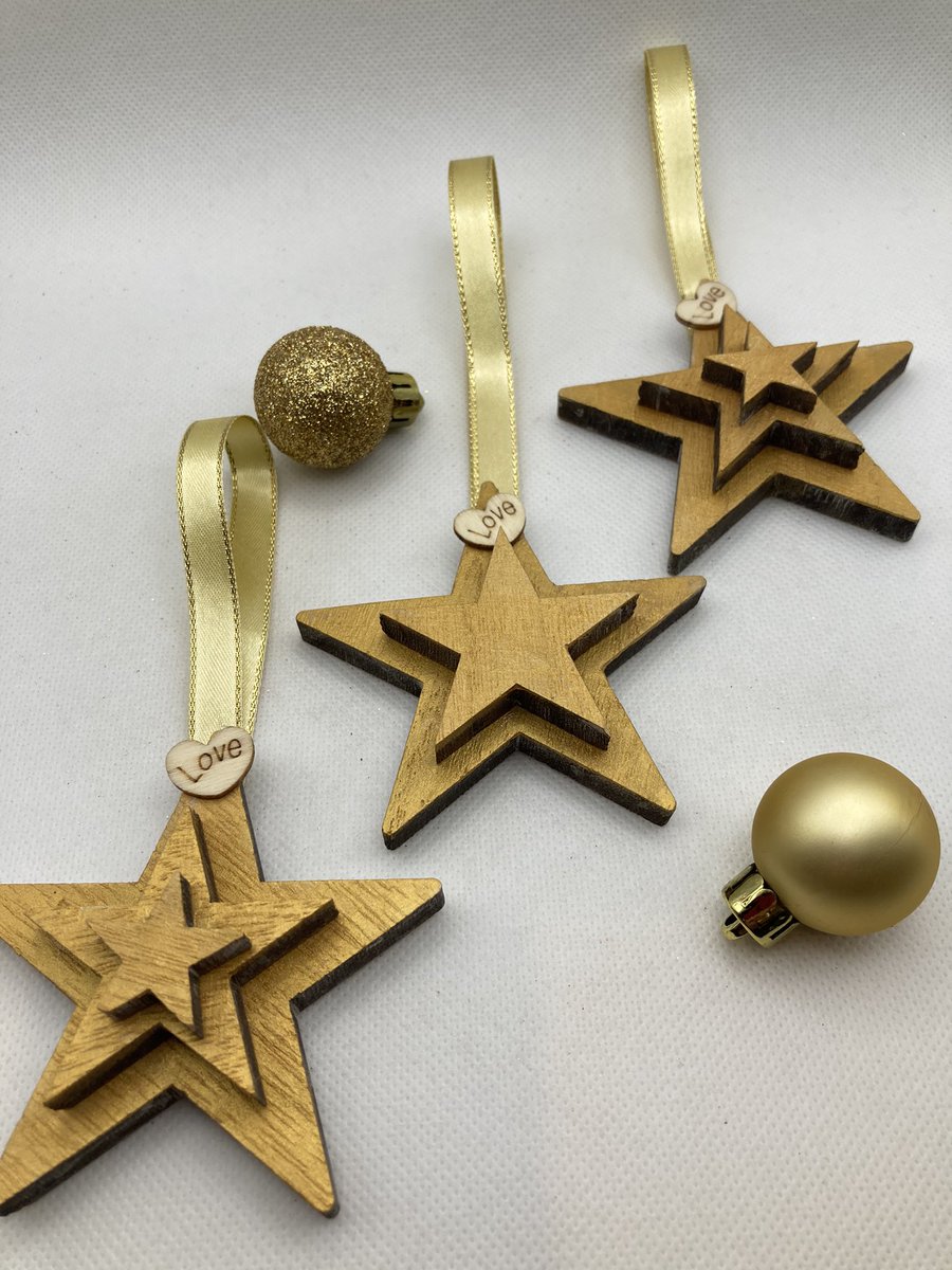 Good afternoon! It’s cold and getting dark so how about a splash of gold? These are ready to go and it’s definitely beginning to look a lot like Christmas 🎄 
Etsy.com/shop/shhSecret…  #homedecor #christmasiscoming #treeornament #festivevibe  #goldstyle  #blingyourtree #gifts