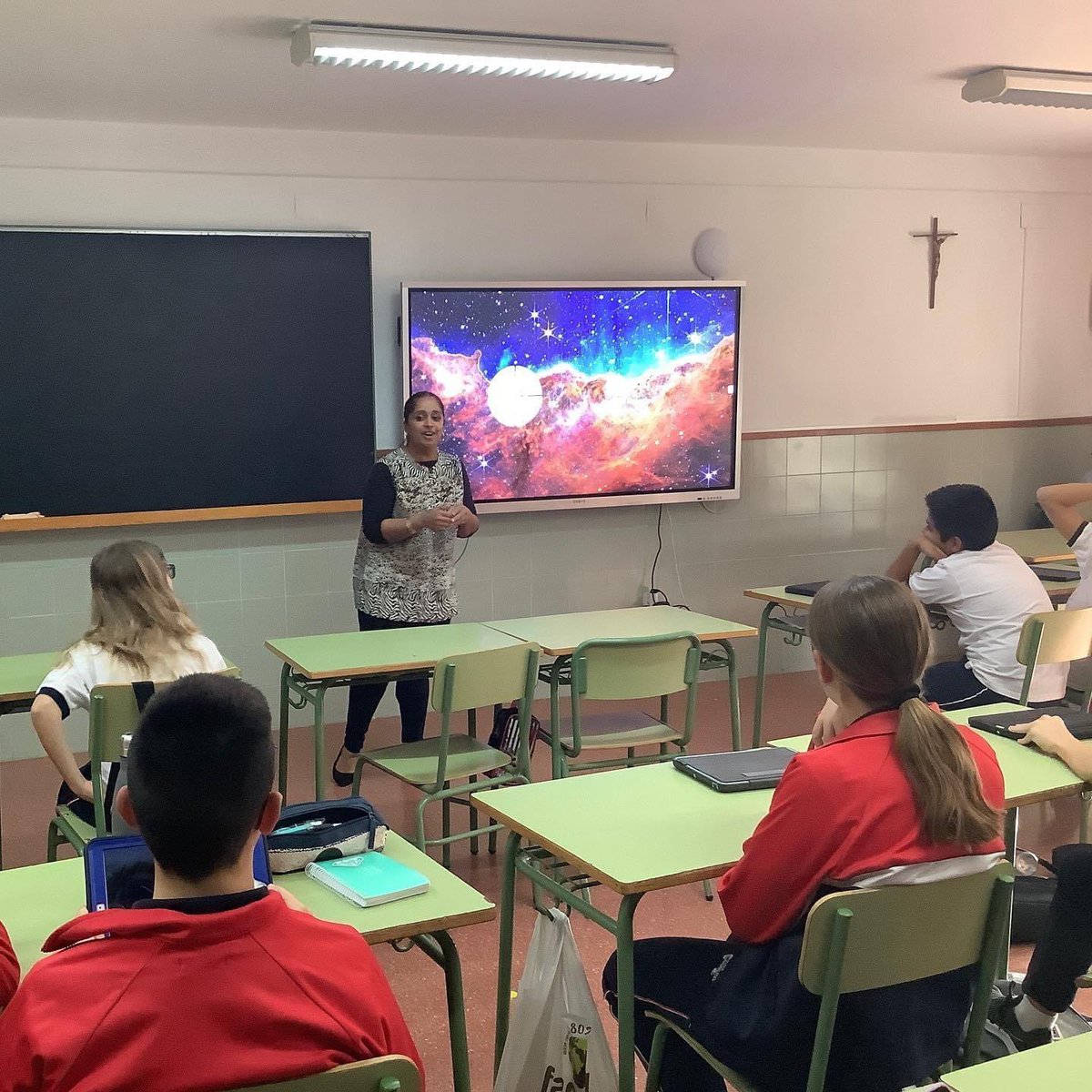 Hem acollit l'últim mes Mariam, professora anglesa procedent de Londres, que ha treballat en 1r d’ESO junt als profes d’anglès. L’alumnat ha elaborat un treball perquè ella coneguera la ciutat.
#carmelitesgandia #eduquemlamentielcor #somvedruna #gandia m.facebook.com/story.php?stor…