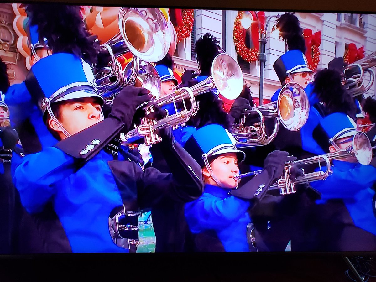 Happy turkey feather day! 
Great to start the day seeing my plume friends in <a href="/BourbonBand/">Bourbon Co Bands</a>  and <a href="/CarmelBands/">Carmel H.S. Bands</a> on the tube.

#marchingband #MacysParade #plumelife #marchingarts