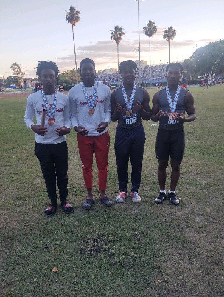 AndreCruz05's tweet photo. Speed kill! We placed 3rd in states in the 4x100 last year. We coming for that gold this year. Tune in! @Lemmond_James https://t.co/JkNpROUYv3