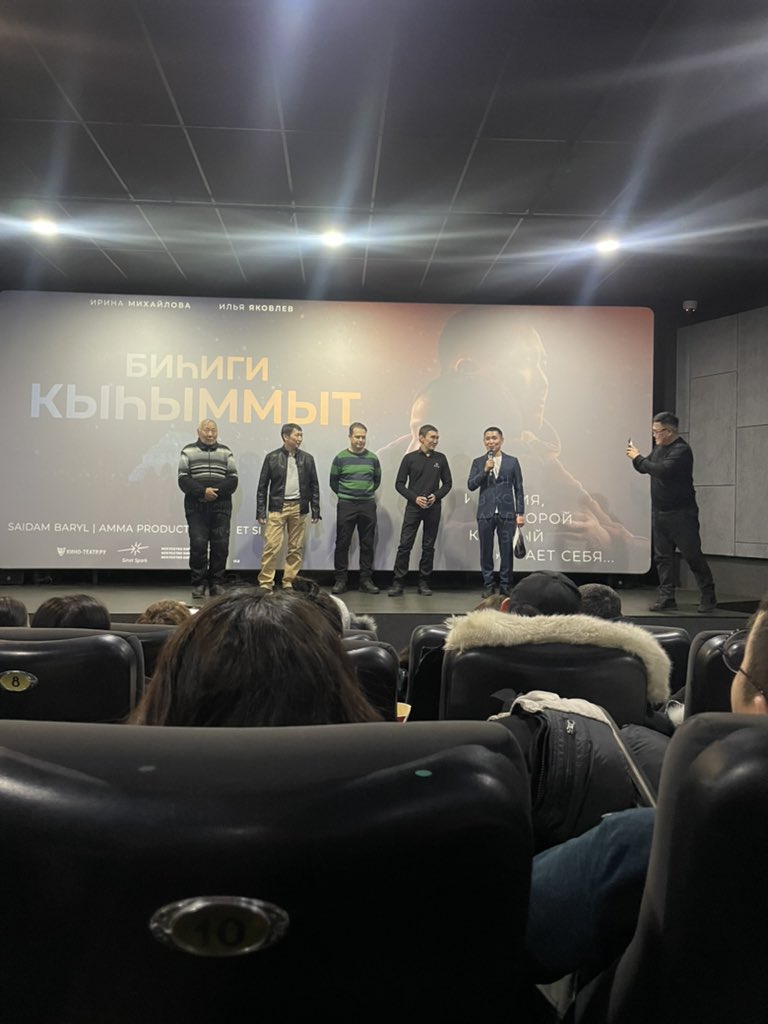 topcheljees's tweet photo. Ыарахан багайы киинэ эбит, но корорго советую, хотя бы за то что это единственный стоящий фильм в нынешнем прокате, реально задевает все проблемы сегодняшнего времени (2020год), показано выгорание во всех красках, рекомендую сходить одному. https://t.co/xkcPqdKqPN