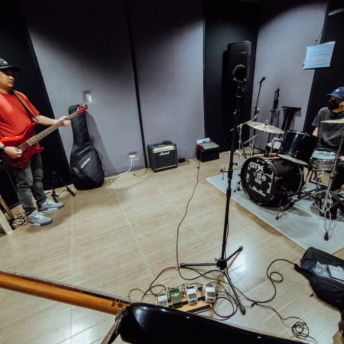 forgetfulbob's tweet photo. 👋Surprise, surprise.
It's been a while #forgetfulfam, we're taking a little break from recording this weekend to play a set at the @visayasartfair – Kasikas live this coming Sunday, Nov. 27, 2022 at @OakridgeCebu Garden Plaza.

Come and hangout, see you all there! 🖤 https://t.co/1SBhHMyoXX