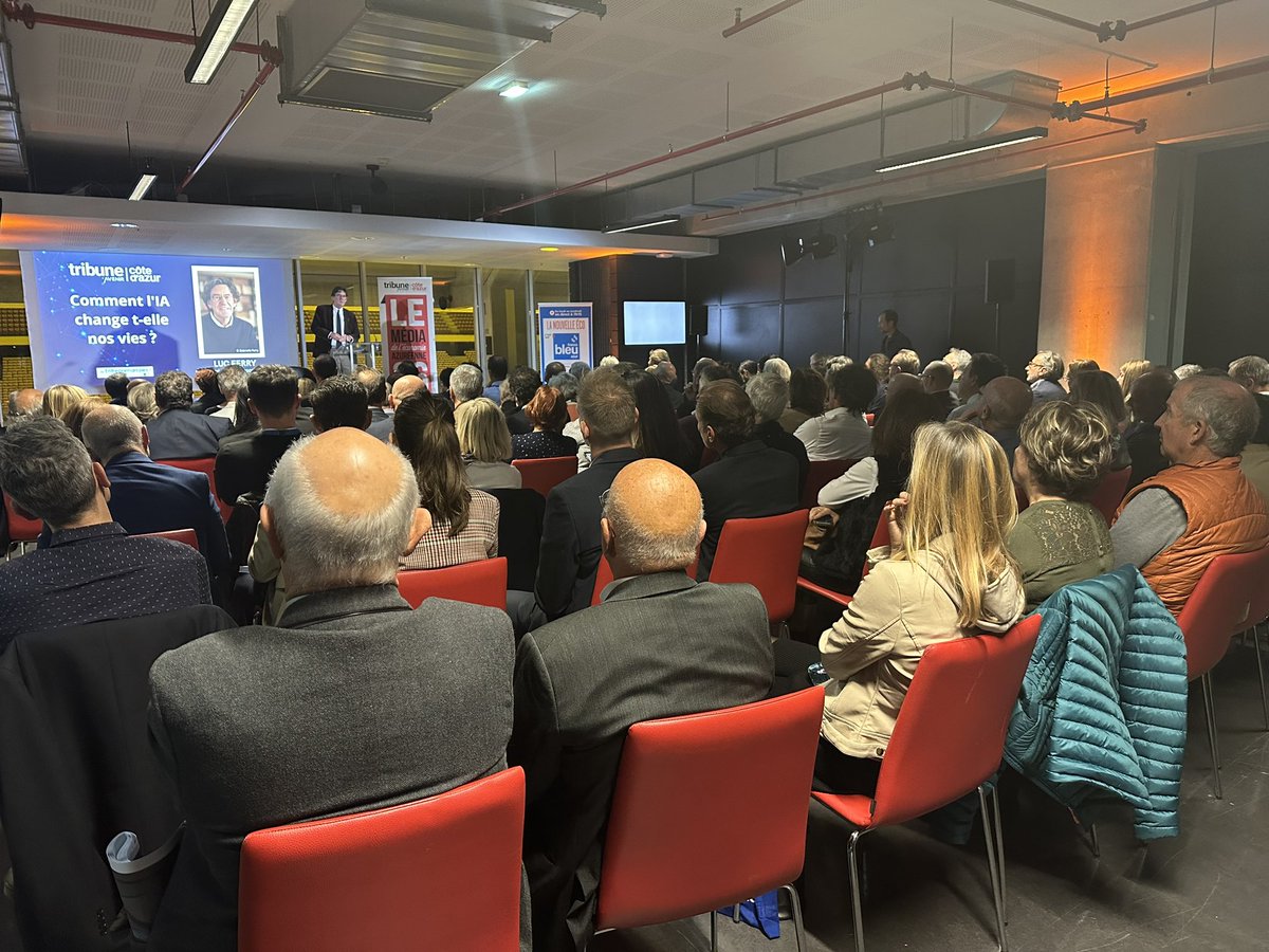 UPE_06's tweet photo. #Entrep22
« Une révolution sur le plan économique : la naissance de l’économie collaborative, qui a une caractéristique étant que les non professionnels peuvent uberiser les professionnels grâce à l’IA ». La conférence de Luc Ferry continue !
#économie #collaborative https://t.co/BuupxgSCXp