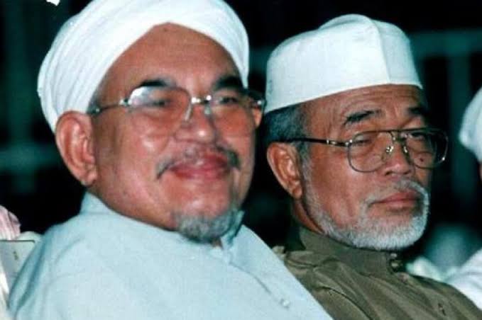 Izzuddin_ES's tweet photo. Setiap kali selepas Pilihanraya sama ada PAS kalah atau menang, al-marhum Ustaz Fadzil Noor akan berkata : 

'Kita dah menang.'

Apabila ditanya mengapa, beliau mengatakan: 

'Apabila kita boleh terus memperjuangkan kebenaran, sebenarnya kita sedang meniti kemenangan.' https://t.co/YgiX2rE71H