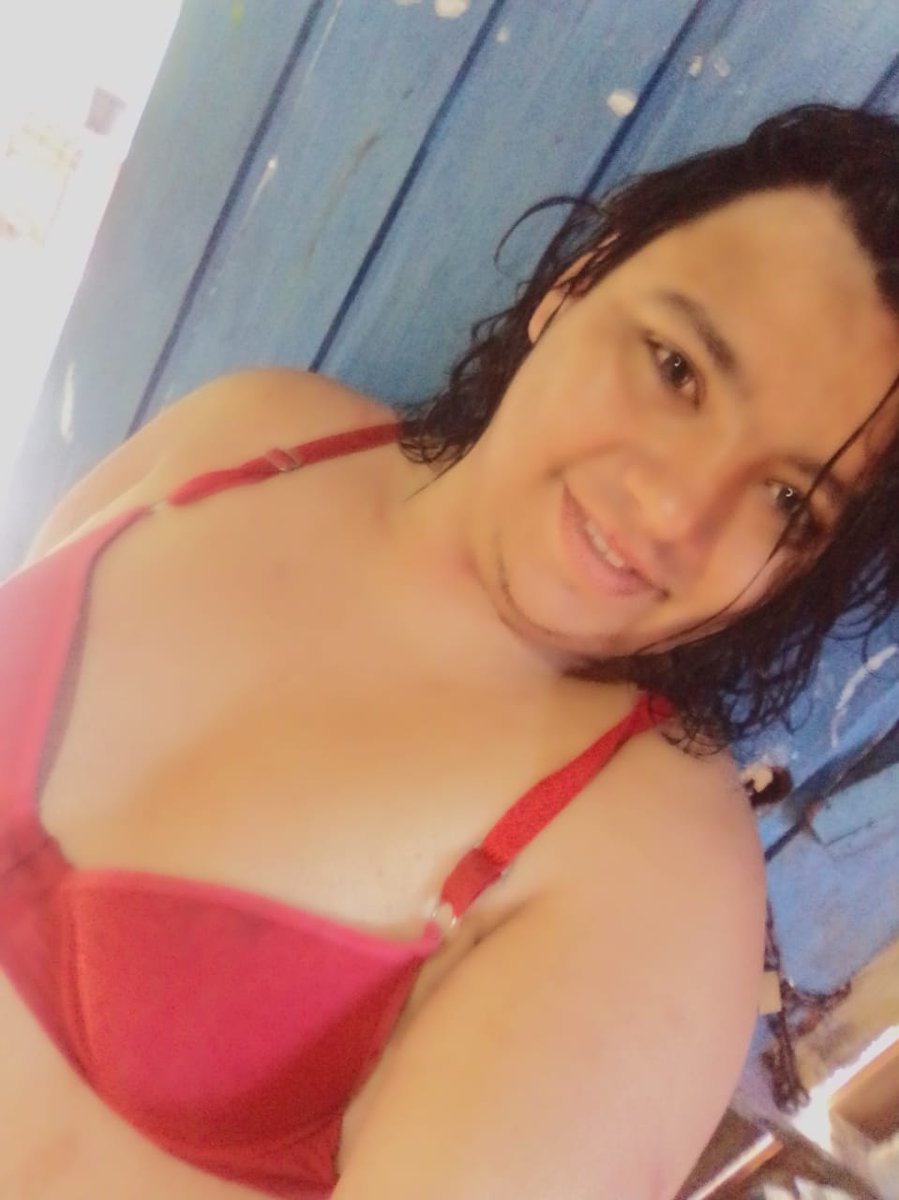 viviputa3's tweet photo. Tomara que alguém me convide pra olhar a copa juntos 🙈🙈🙈 https://t.co/Fz1UgM015S