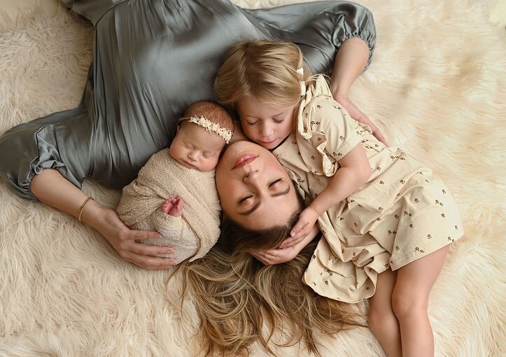 ashleybyrdy's tweet photo. grateful for my girls 👧🏼👶🏻✨ https://t.co/bEYxdfr58v https://t.co/KzIkPyE4mK
