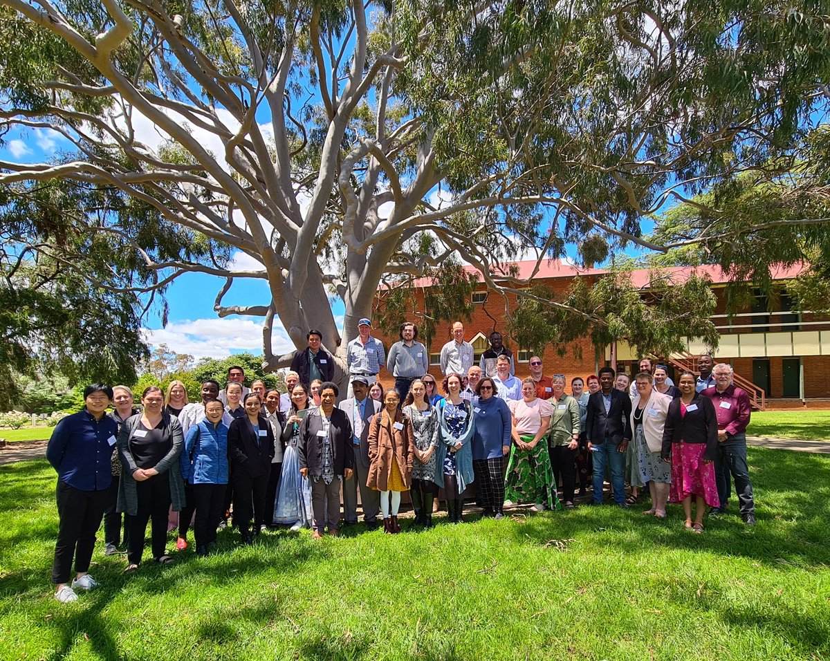 Very proud of all our awesome and hard-working HDR & Honours students who presented their insight and impactful research today, 2022 Faculty HDR & Honours Symposium. Grad research vibrancy @CharlesSturtUni #FOSHSymposium #honoursresearch #graduateresearch #phdlife