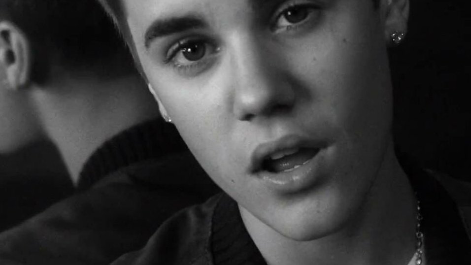 jdbupdatebr's tweet photo. HINO NATALINO! Hoje faz 11 anos desde o lançamento do videoclipe de “Fa La La” de Justin Bieber feat. Boyz II Men! https://t.co/HmESBQNaG6