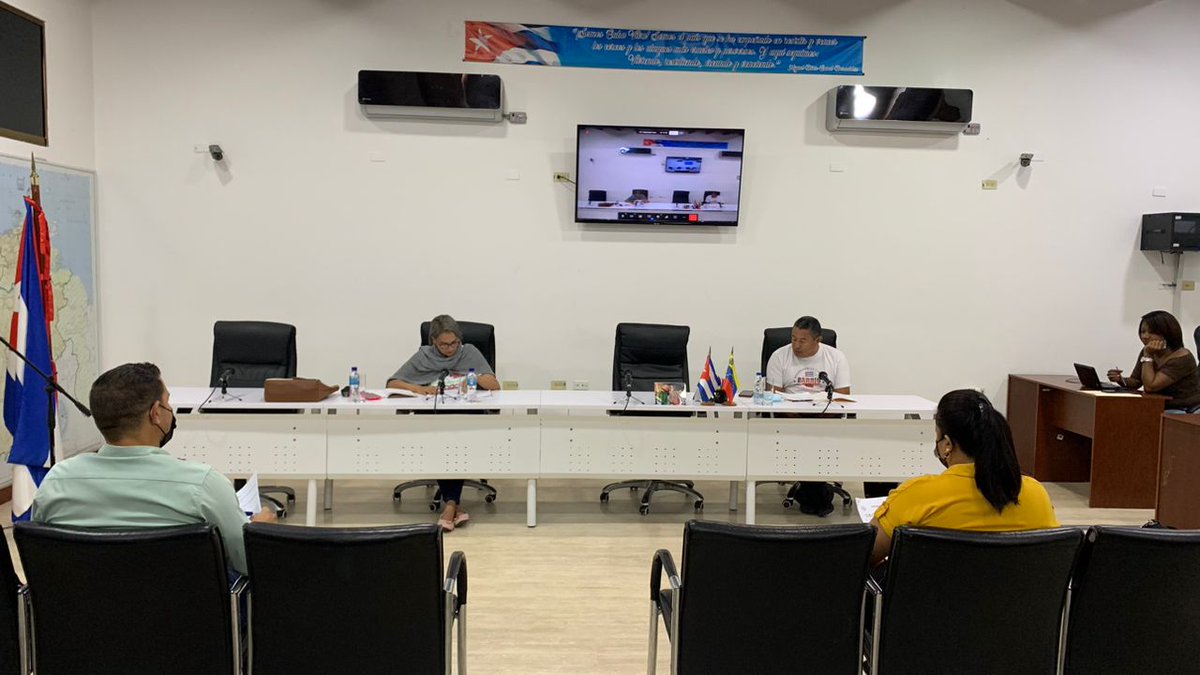 cubacooperaven's tweet photo. El Dr. Misael Arias Reyes, Vicejefe Integral de la Misión Médica Cubana en #Venezuela; preside reunión mediante videoconferencia del grupo nacional de atención al colaborador.

#CubaPorLaVida ❤️ #Cuba #YoVotoEl27 💖#VoluntadDeElegir https://t.co/xlpvpOF05h