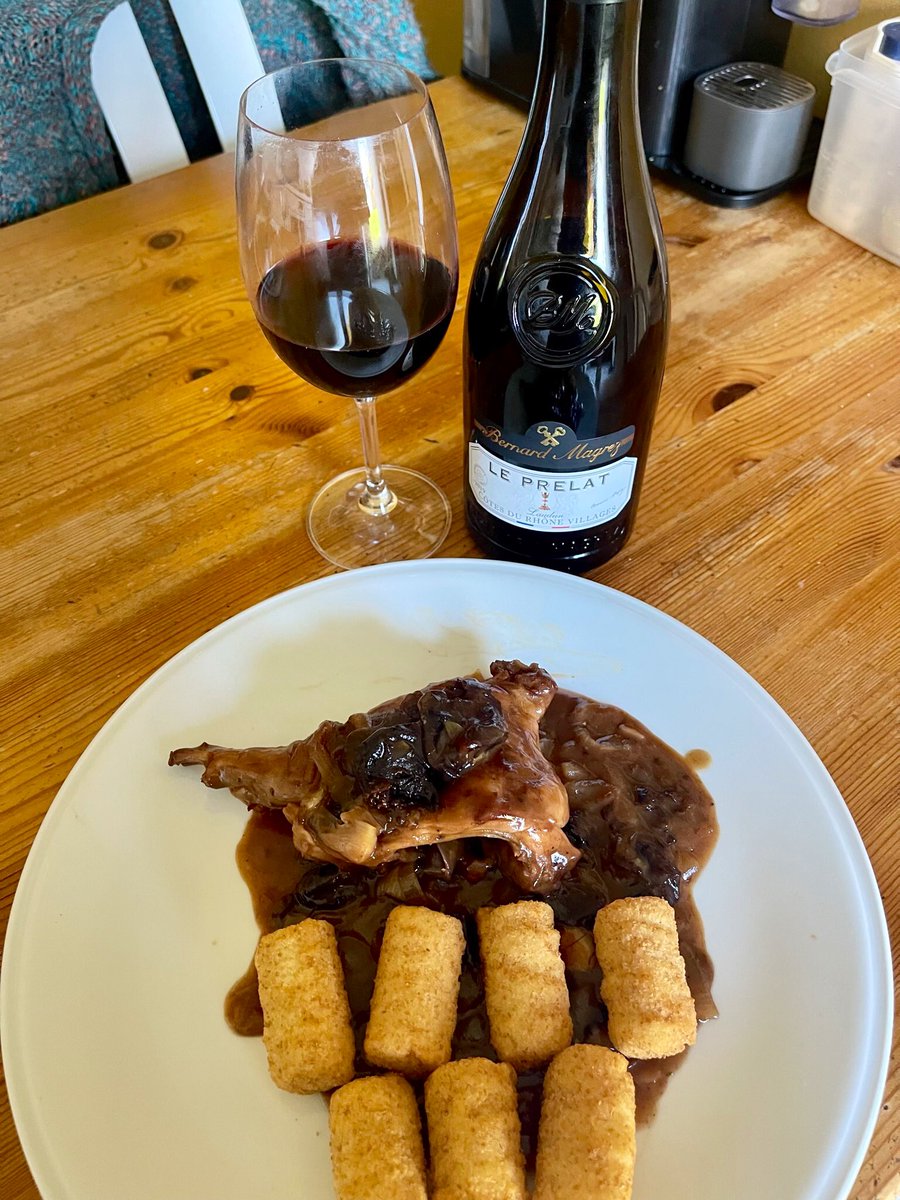 joukesp's tweet photo. #ThursdayLunch #RabbitWithPrunes #Croquettes #CôtesDuRhôneVillages #Laudun #LePrélat
You don’t mind WineSmacker saying this is perfect, do you?
Really getting good at this!
Very smooth, mellow, jammy fruit, well balanced Côtes du Rhône Villages, Laudun by @bernardmagrez
Très bon! https://t.co/17exSuRdtE