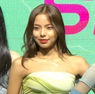 clairkive's tweet photo. is she even real ???

YGIG MEDIA CON
@ygig_official

#BeSpelledbyYGIG
#YGIGDebut #SBTown https://t.co/WOE5O8MH4T