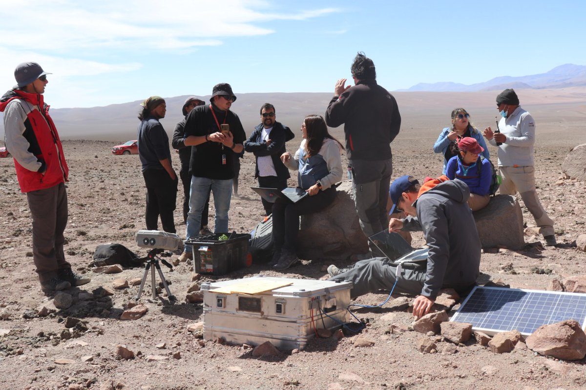 FICRvolcanes's tweet photo. Estuvimos en el volcán Lascar con el @GOREAntofagasta, para que conocieran in situ, cómo estudian los volcanes las y los investigadores de Ckelar Volcanes.

#ckelarvolcanes #lascar https://t.co/Mi72rymPsr