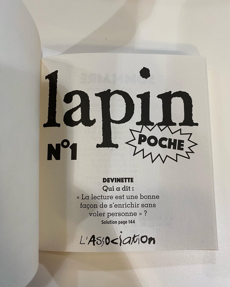 IdealComix's tweet photo. Un Lapin, de @lassociation, qui a connu plusieurs déclinaisons et apparaissant aujourd’hui au format poche, en reprenant les atours du légendaire Pif Poche et cornaqué par le mythique @lewistrondheim
#lapinpoche #lassociation #bd #dessin #bandedessinee #humour https://t.co/vmq8bDwvXe