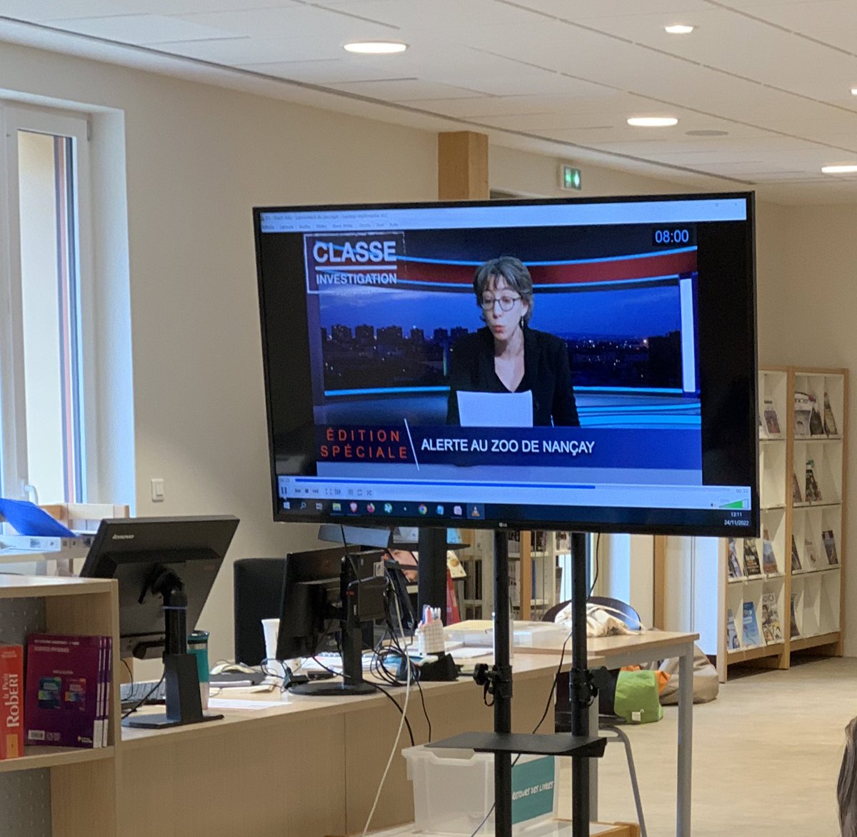 profdoc45's tweet photo. Top départ de Classe investigation animée par @iabidoc au lycée Maurice Genevoix dans le cadre de la journée d’accompagnement de l’équipe du média lycéen. #EMI #mediascolaire https://t.co/ZE44hXb09B