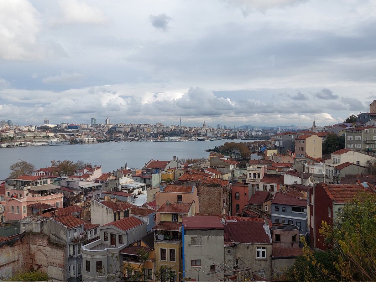 volkerpabst's tweet photo. Im ehemaligen griechischen Mädchengymnasium im Istanbuler Stadtteil Fener ist eine Ausstellung über die Griechen von #Gökceada/#Imros zu sehen. Die türkische Ägäis-Insel, von der auch Patriarch Bartholomaios stammt, war, wie Istanbul, vom Bevölkerungsaustausch ausgenommen. 1/2 https://t.co/evA4zPLVg4
