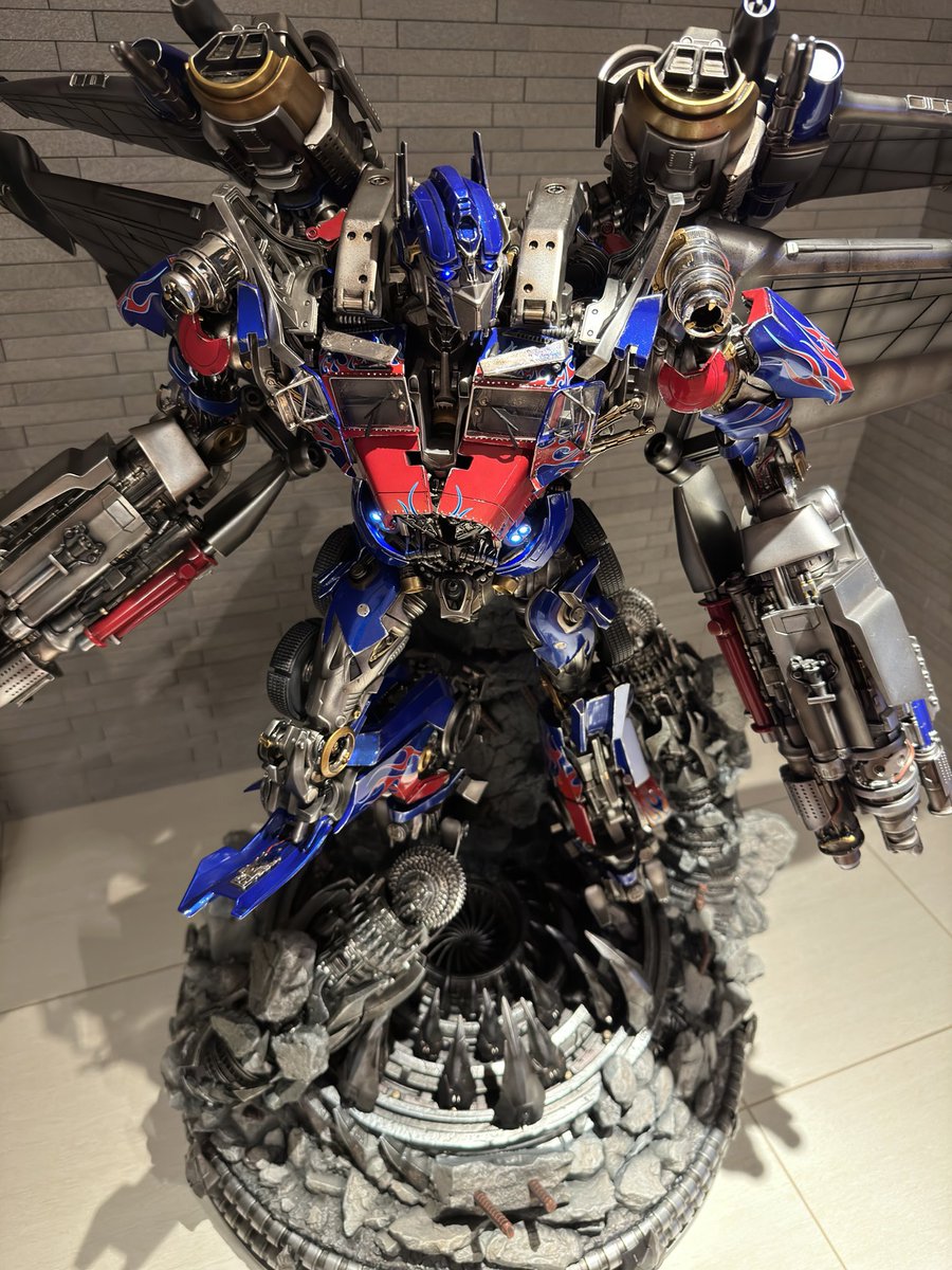 Dista6578's tweet photo. プライム1スタジオさんのジェットウィングオプティマスプライム&amp;ドリラー
高さと幅が1メートル超えは想像以上の迫力だった…メガトロンと並べられるか不安
#prime1studio #プライム1スタジオ
#オプティマスプライム
#トランスフォーマー https://t.co/39IbX8LyEZ